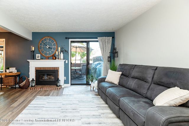 916 Montevideo Drive E, Lansing, MI 48917