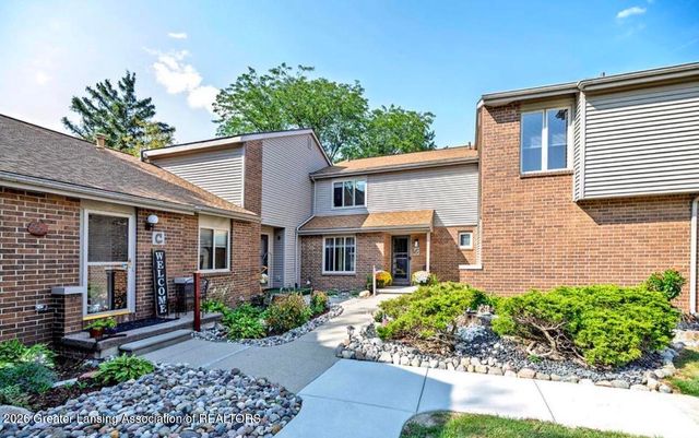 916 Montevideo Drive E, Lansing, MI 48917