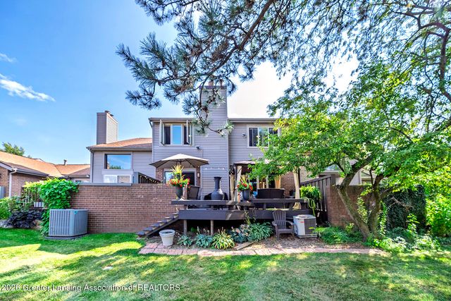 916 Montevideo Drive E, Lansing, MI 48917