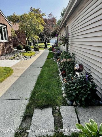 916 Montevideo Drive E, Lansing, MI 48917