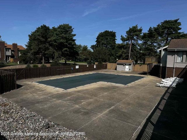 916 Montevideo Drive E, Lansing, MI 48917