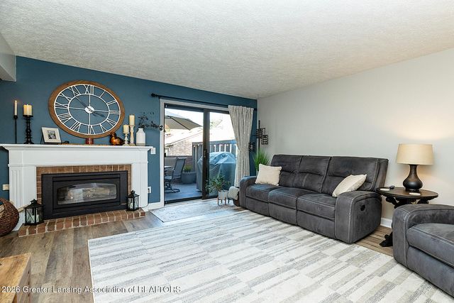 916 Montevideo Drive E, Lansing, MI 48917