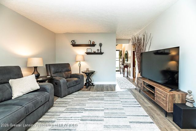 916 Montevideo Drive E, Lansing, MI 48917