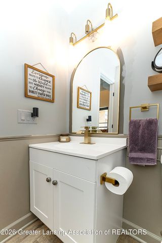 916 Montevideo Drive E, Lansing, MI 48917