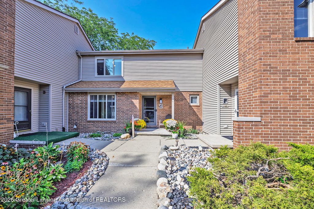 916 Montevideo Drive E, Lansing, MI 48917