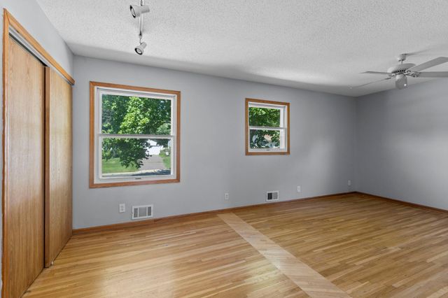 6133 Garbe Avenue, Woodbury, MN 55125