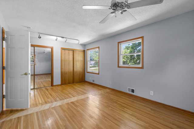6133 Garbe Avenue, Woodbury, MN 55125