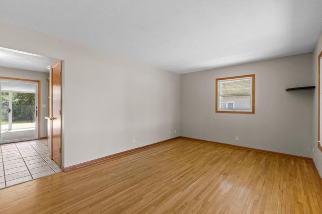 6133 Garbe Avenue, Woodbury, MN 55125