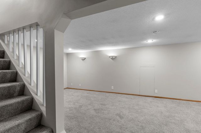 6133 Garbe Avenue, Woodbury, MN 55125