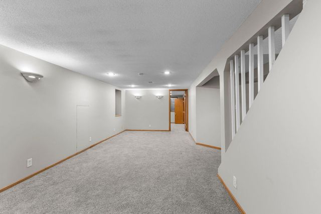 6133 Garbe Avenue, Woodbury, MN 55125