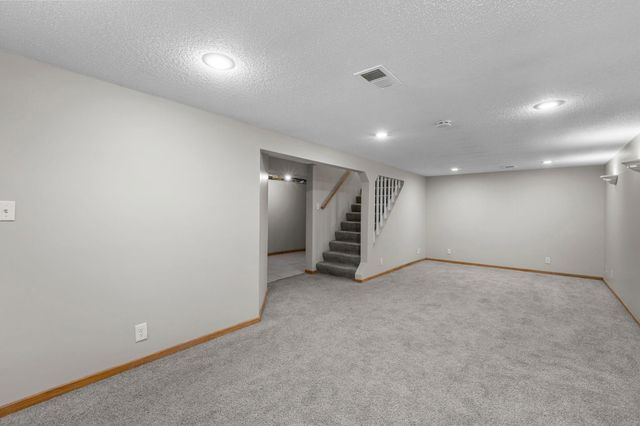 6133 Garbe Avenue, Woodbury, MN 55125