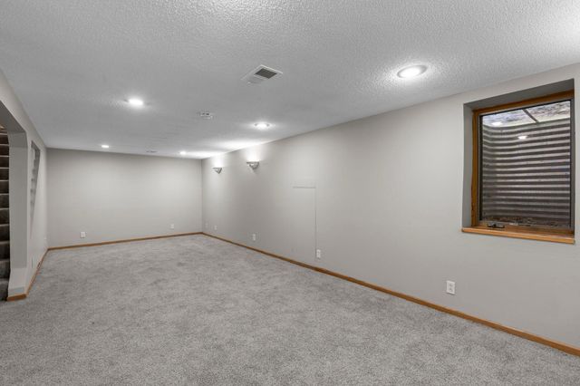 6133 Garbe Avenue, Woodbury, MN 55125