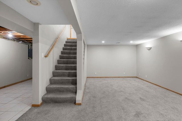 6133 Garbe Avenue, Woodbury, MN 55125