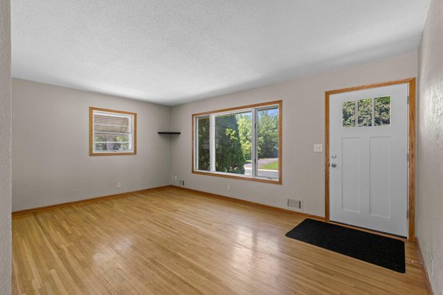 6133 Garbe Avenue, Woodbury, MN 55125