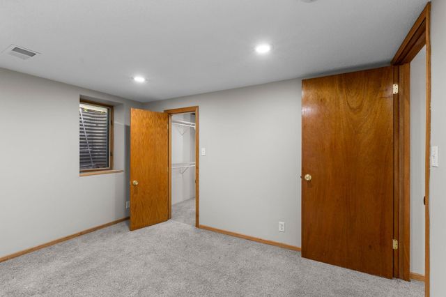 6133 Garbe Avenue, Woodbury, MN 55125
