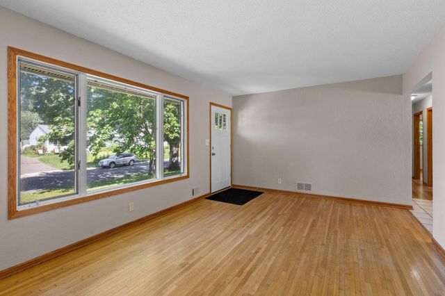 6133 Garbe Avenue, Woodbury, MN 55125