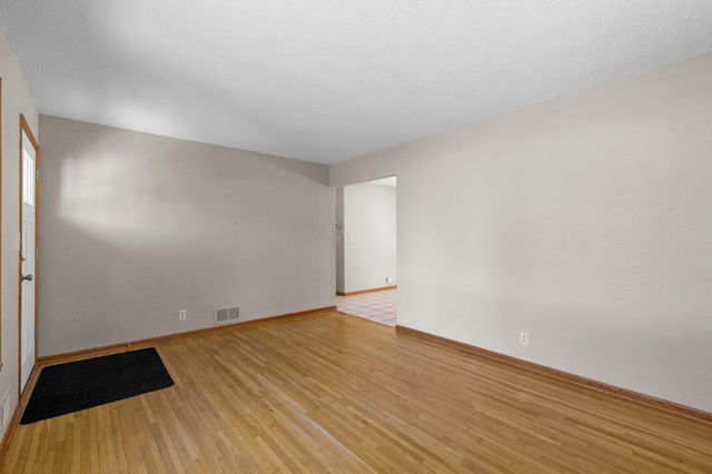 6133 Garbe Avenue, Woodbury, MN 55125
