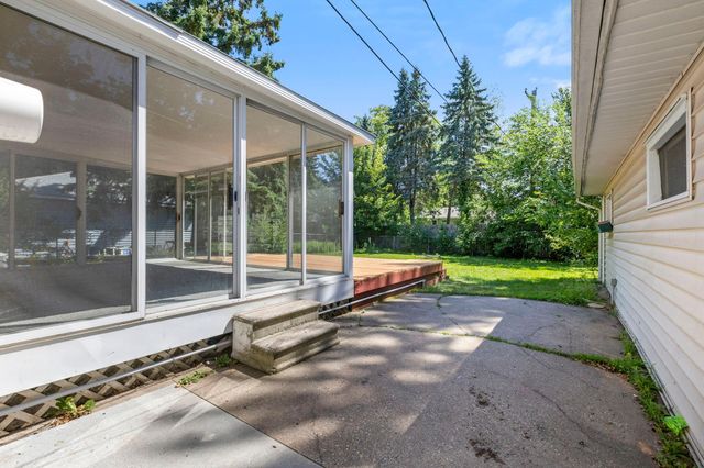 6133 Garbe Avenue, Woodbury, MN 55125