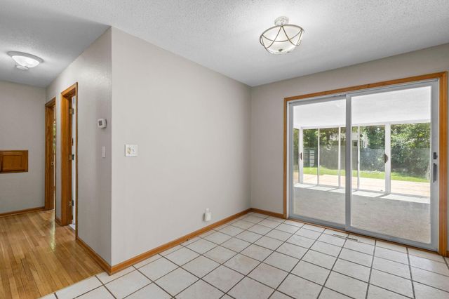 6133 Garbe Avenue, Woodbury, MN 55125