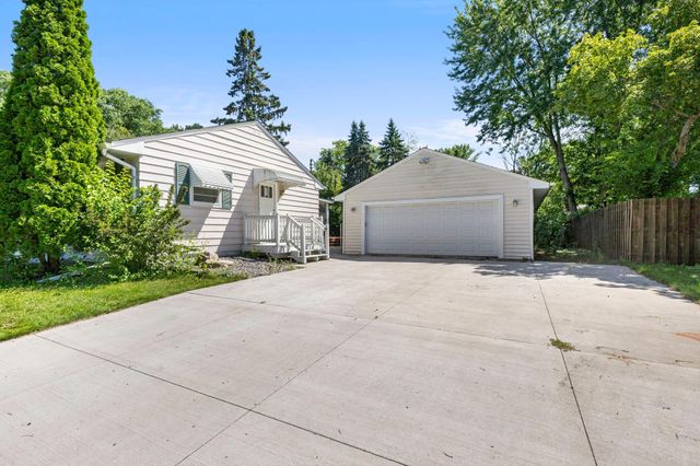 6133 Garbe Avenue, Woodbury, MN 55125