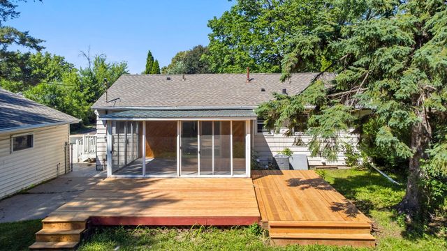 6133 Garbe Avenue, Woodbury, MN 55125