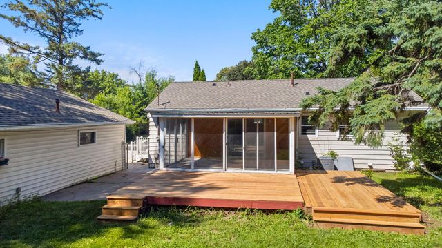 6133 Garbe Avenue, Woodbury, MN 55125