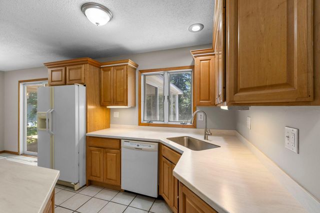 6133 Garbe Avenue, Woodbury, MN 55125