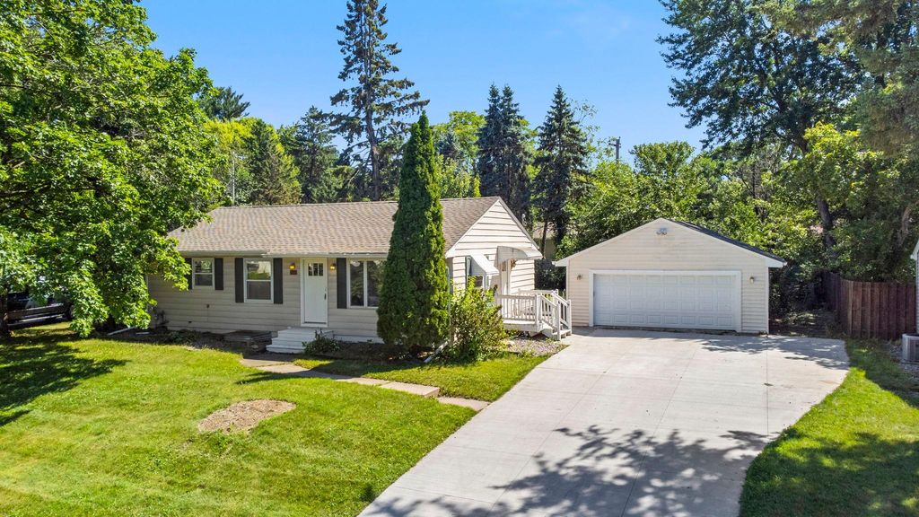 6133 Garbe Avenue, Woodbury, MN 55125