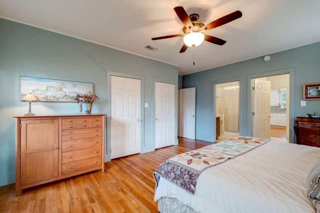 402 Hudgins ST, Smithville, TX 78957