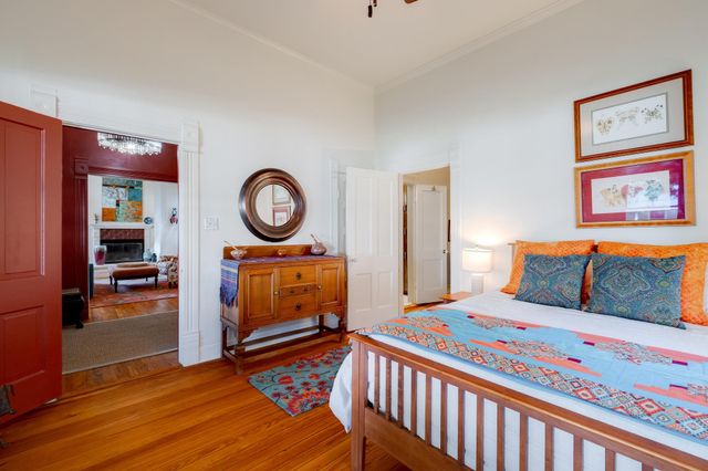 402 Hudgins ST, Smithville, TX 78957
