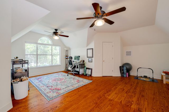 402 Hudgins ST, Smithville, TX 78957