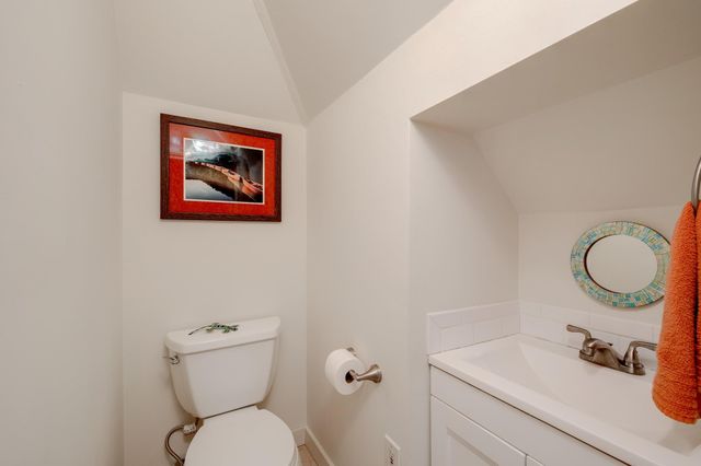 402 Hudgins ST, Smithville, TX 78957