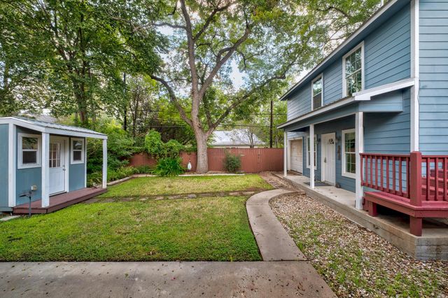 402 Hudgins ST, Smithville, TX 78957