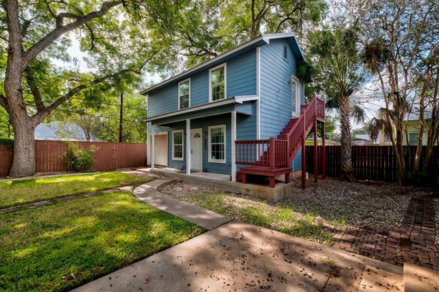 402 Hudgins ST, Smithville, TX 78957