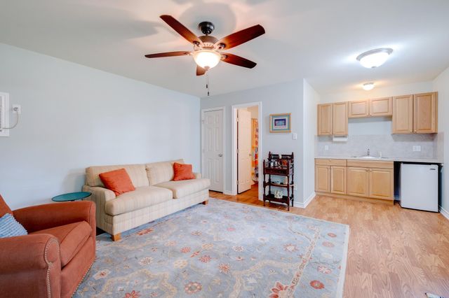 402 Hudgins ST, Smithville, TX 78957