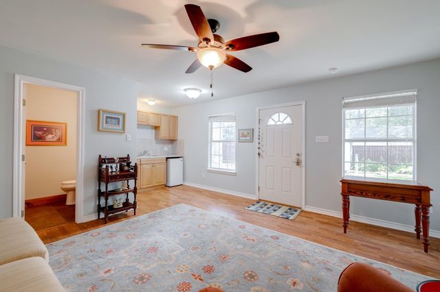 402 Hudgins ST, Smithville, TX 78957