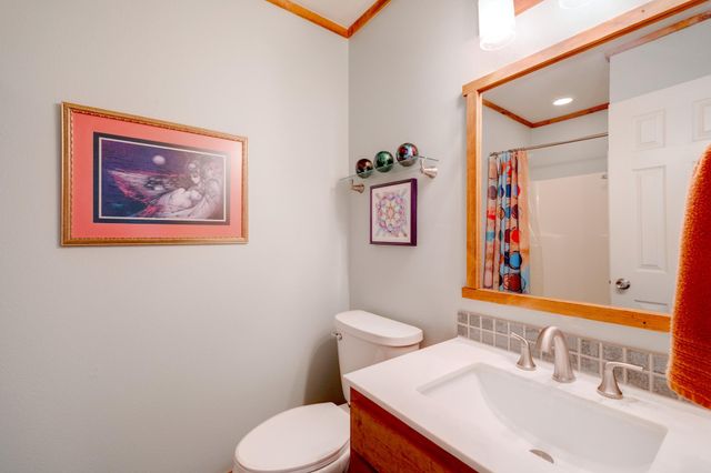 402 Hudgins ST, Smithville, TX 78957