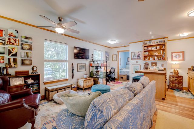 402 Hudgins ST, Smithville, TX 78957