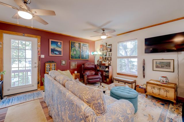 402 Hudgins ST, Smithville, TX 78957