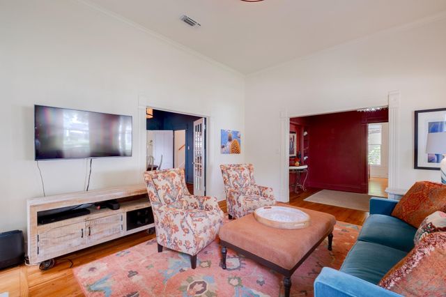 402 Hudgins ST, Smithville, TX 78957