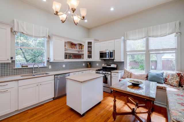 402 Hudgins ST, Smithville, TX 78957