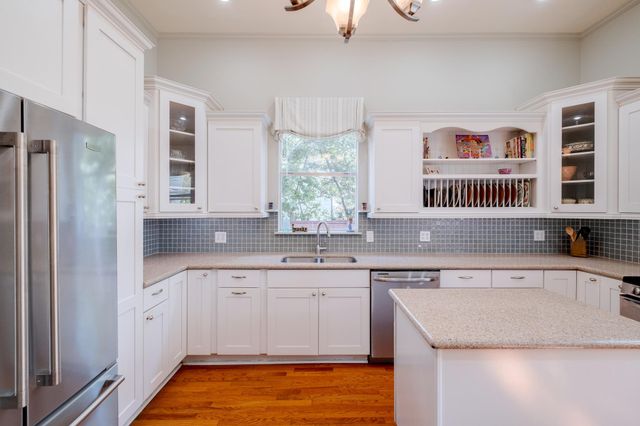 402 Hudgins ST, Smithville, TX 78957
