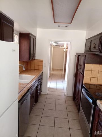 4600 Pinecastle Avenue, Bakersfield, CA 93313