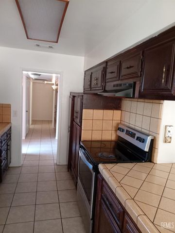 4600 Pinecastle Avenue, Bakersfield, CA 93313