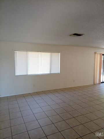 4600 Pinecastle Avenue, Bakersfield, CA 93313