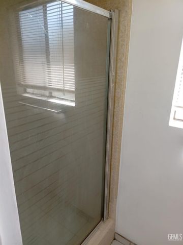 4600 Pinecastle Avenue, Bakersfield, CA 93313