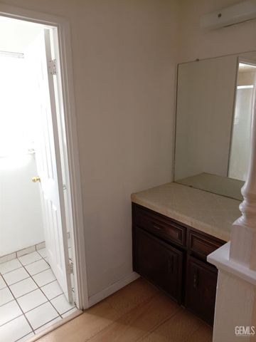 4600 Pinecastle Avenue, Bakersfield, CA 93313