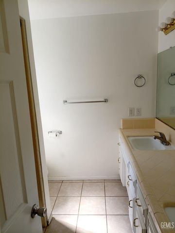 4600 Pinecastle Avenue, Bakersfield, CA 93313