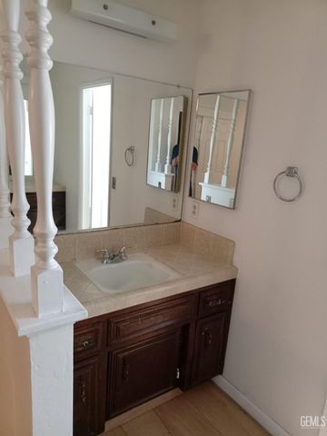 4600 Pinecastle Avenue, Bakersfield, CA 93313