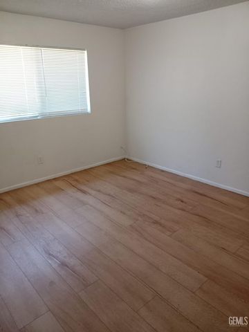 4600 Pinecastle Avenue, Bakersfield, CA 93313